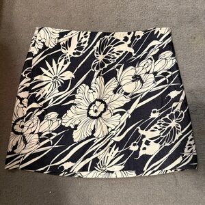Express Black White Floral Mini Skirt Size 3/4 Stretch Fitted Monochrome